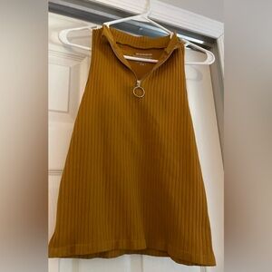 EUC BELLA SEAMLESS RIBBED  ZIPPERED TANK TOP